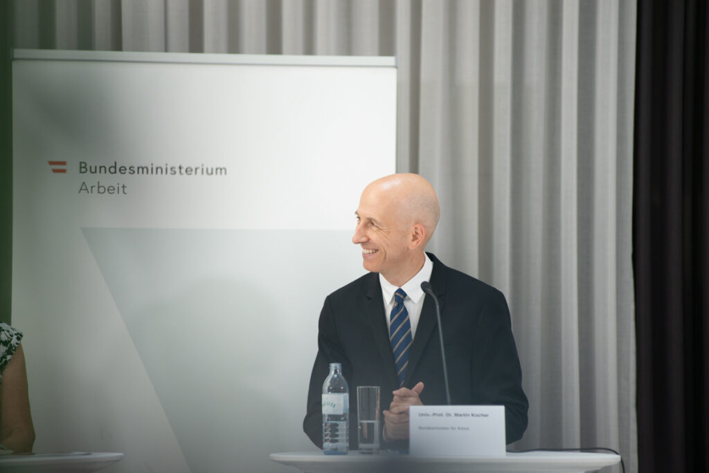 Univ.-Prof. Dr. Martin Kocher, Bundesminister für Arbeit (c) by Daniel Shaked 2021